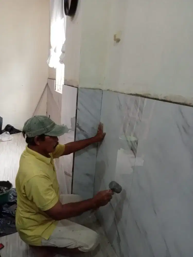 Tukang pasang keramik dan geranit