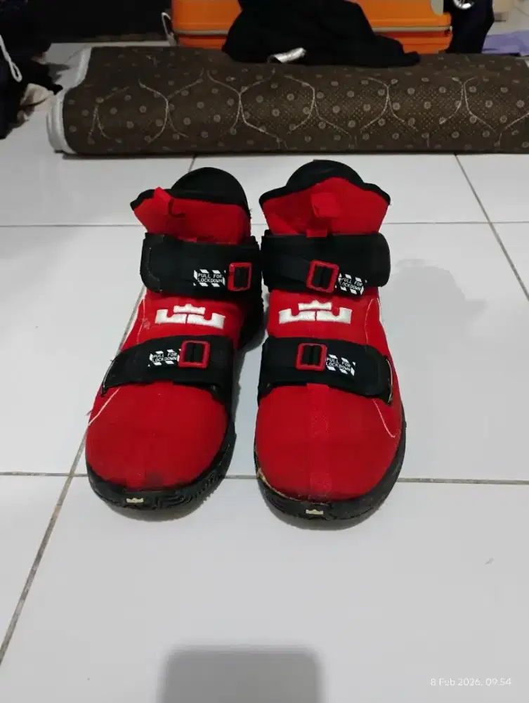 Sepatu basket Nike Lebron soldier 13 SFG EP