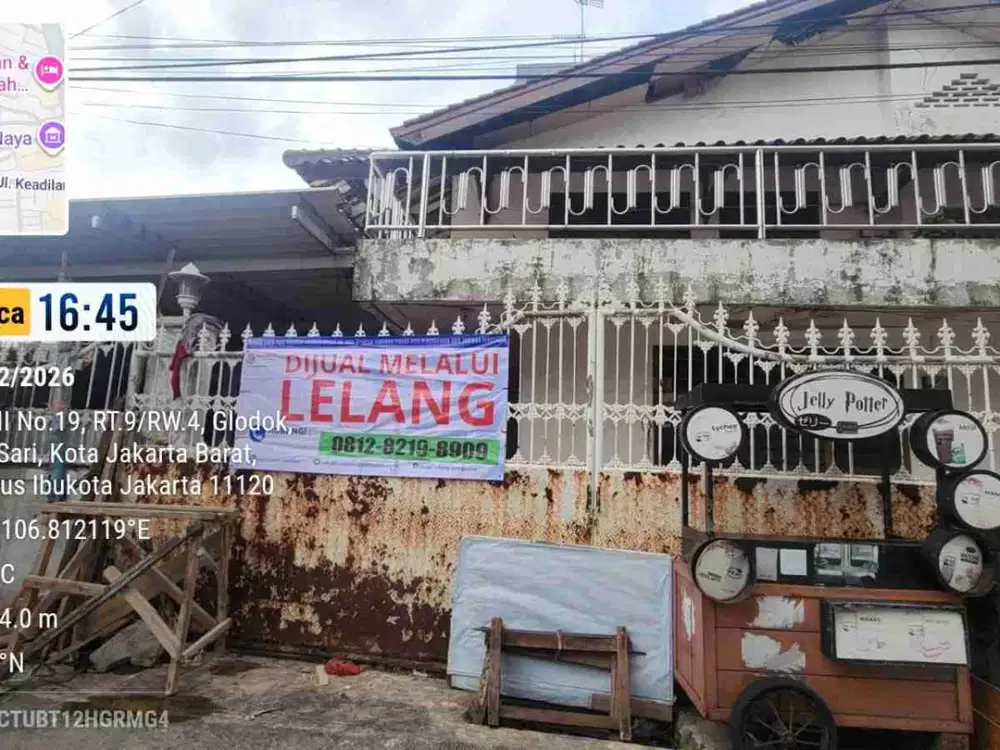 Di lelang rumah strategis di hook luas tanah 151m2 hadap 2 jalan hidup