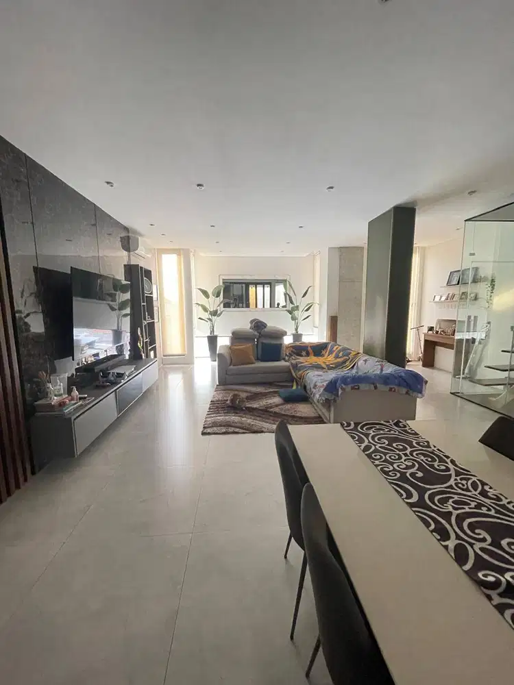 Rumah dengan Swimming Pool di Pondok Betung OM-17187