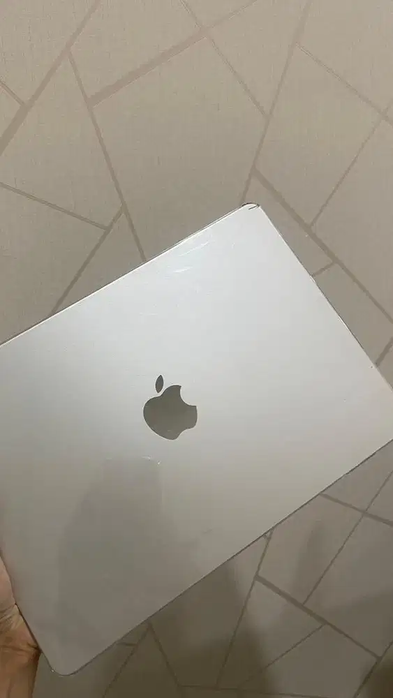 Macbook Air M2 bekas