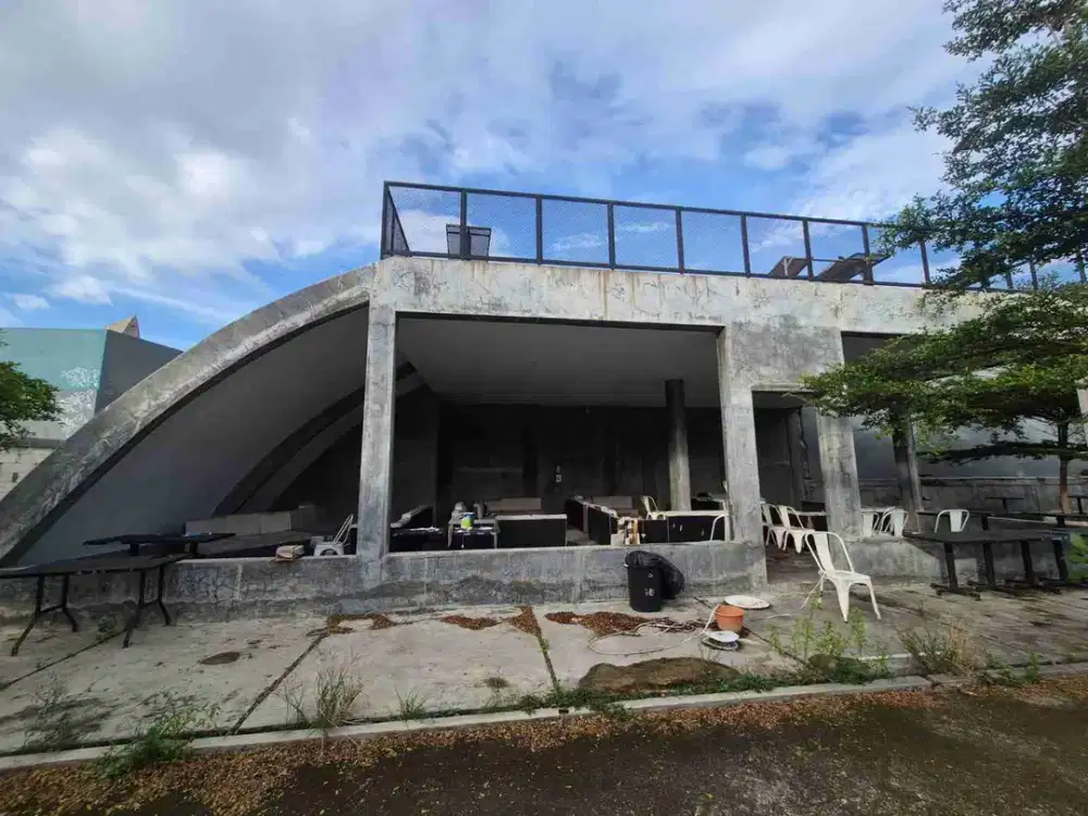 Di sewakan lahan dan Bangunan  sangat  cantik dan asri,  lokasi strategis  ,  Ex cafe,   di jatiasih  Bekasi selatan.