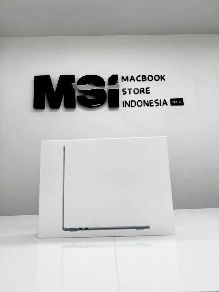 Macbook Air 2025 M4 . 16/256