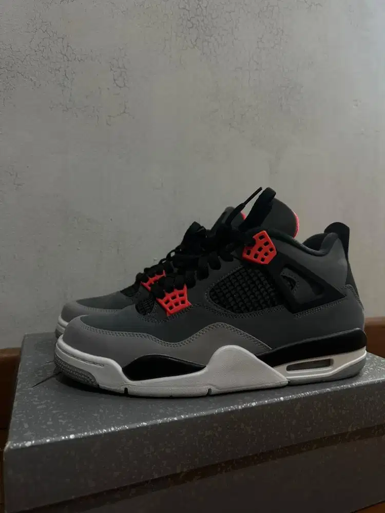 Air Jordan 4 Retro Infrared (9 1/2)