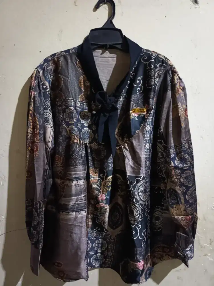 PRELOVED ATASAN WANITA