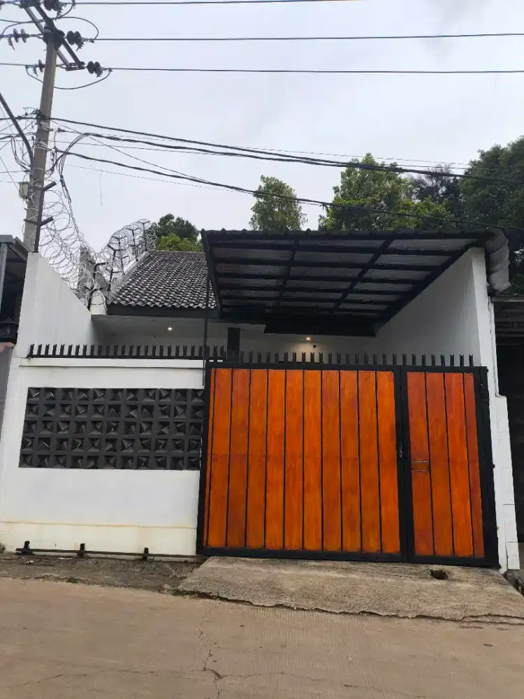 RUMAH PINGGIR JALAN DIJUAL CEPAT