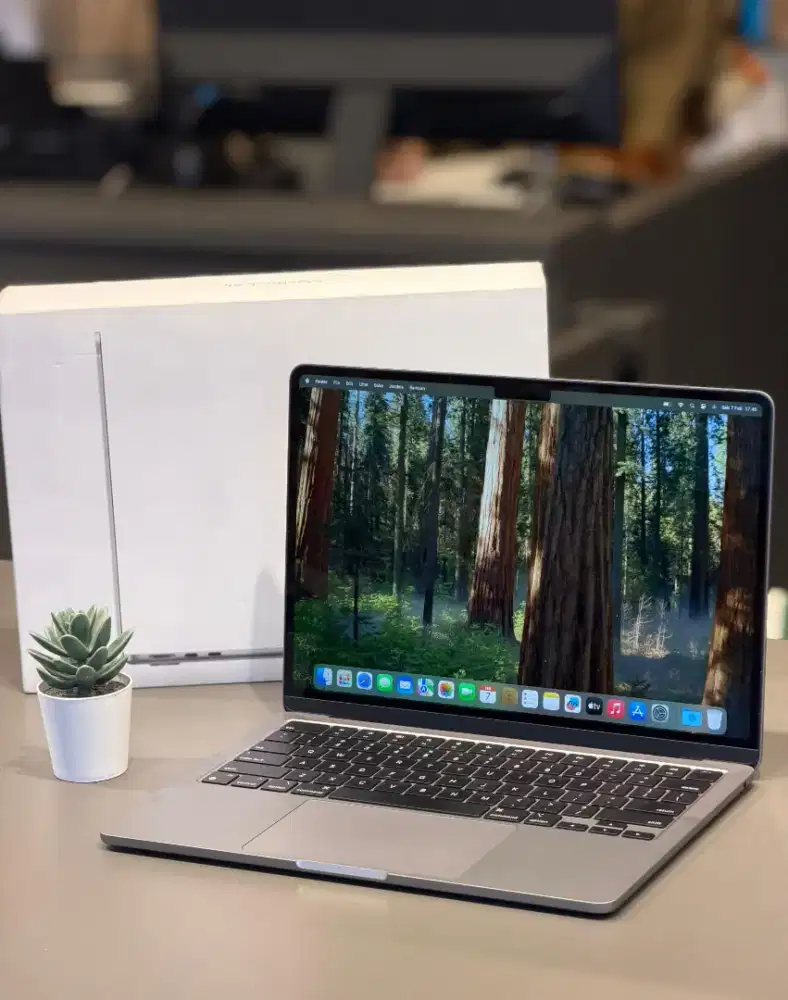 Macbook Air M3 8/256GB iBox