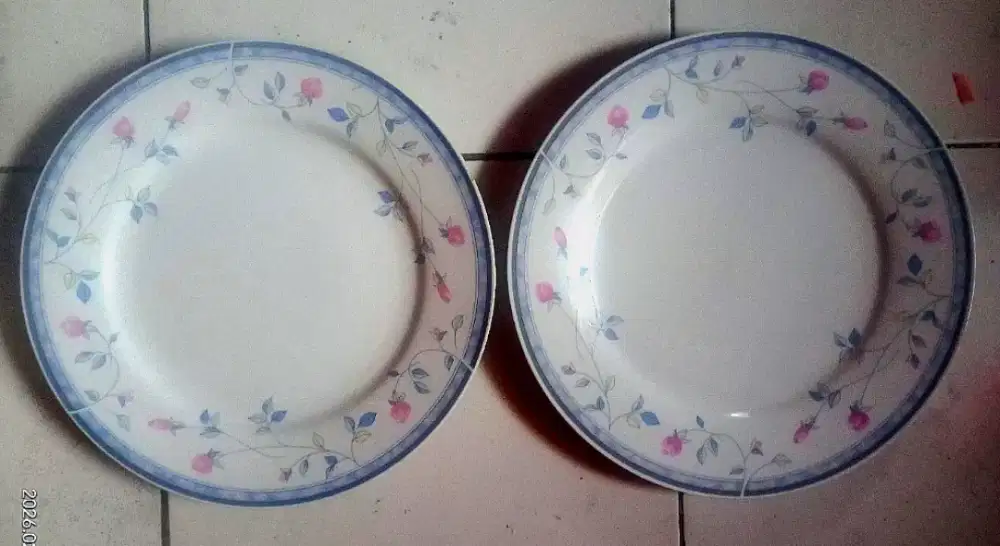 Piring motif bunga