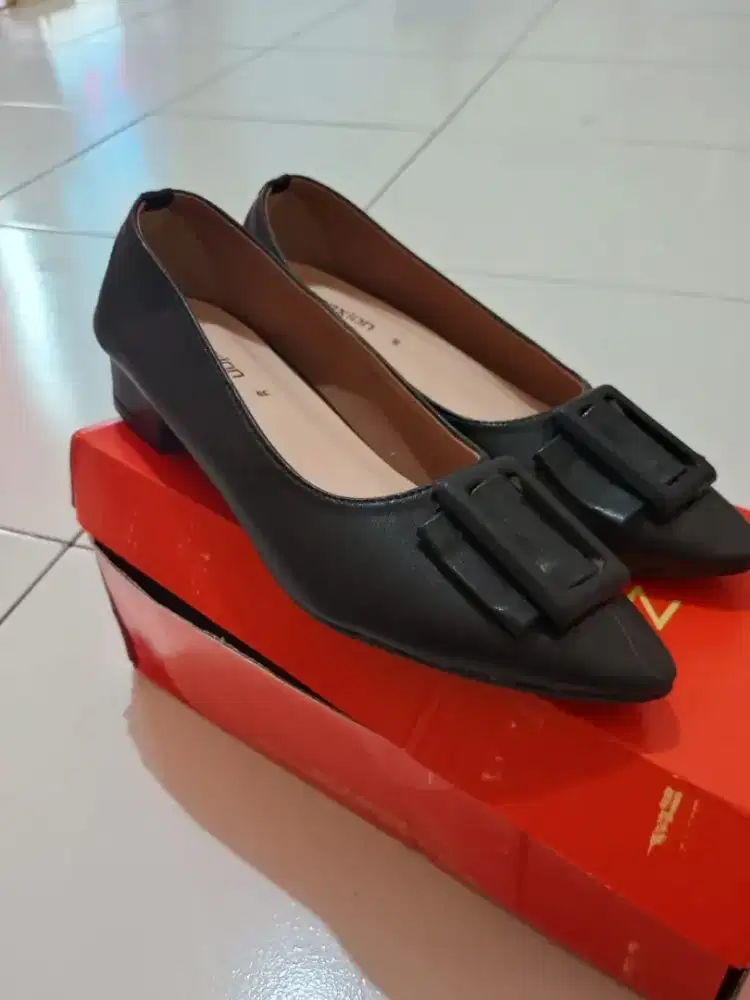 Di jual sepatu wanita karena kekecilan