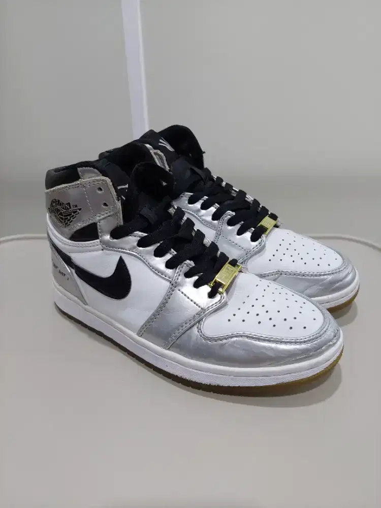 Nike Sepatu Sneaker Air Jordan 1 High - size 38