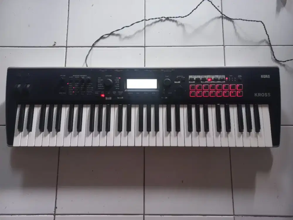 Keyboard synthesizer merk KORG kross 2 masih like new lengkap fullset