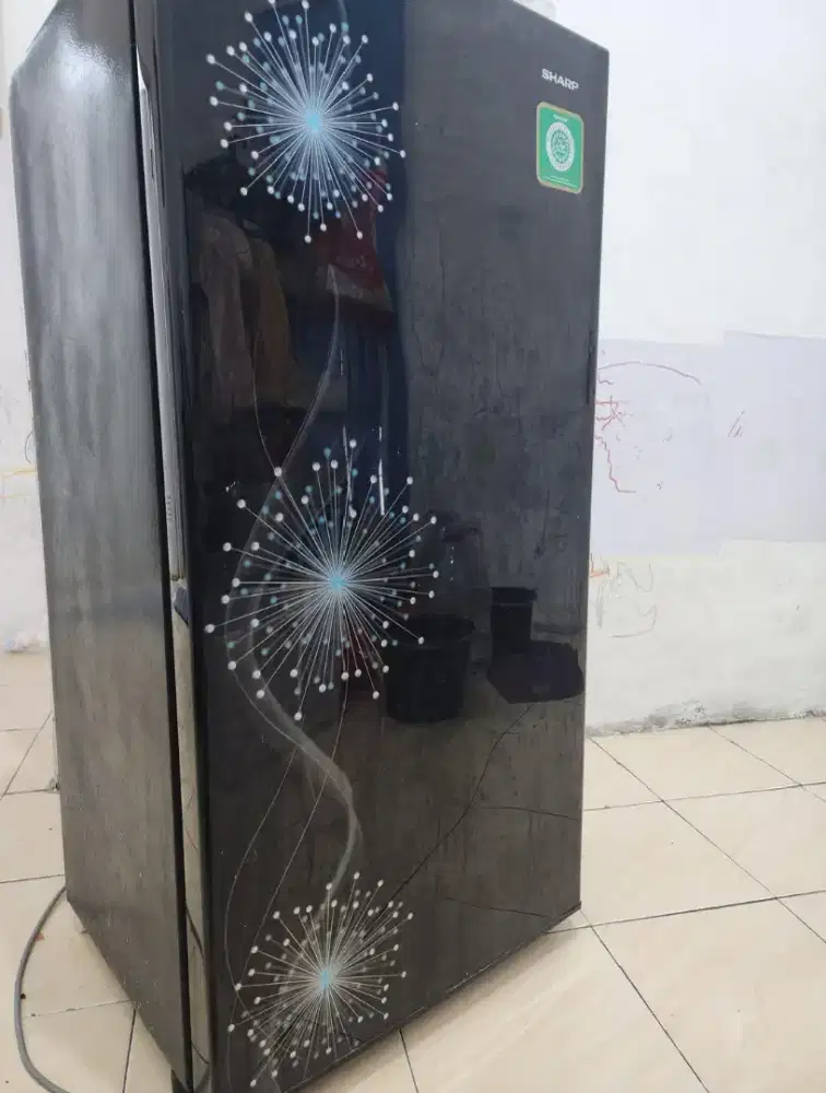 Kulkas sharp dingin