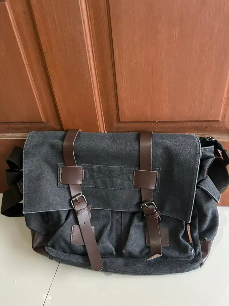 Tas slempang kanvas
