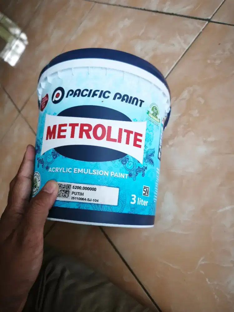 cet warna putih metrolite asli