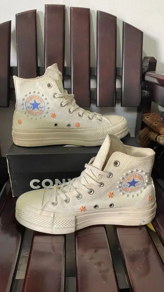 Converse high wanita