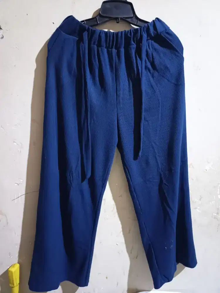 PRELOVED CELANA WANITA