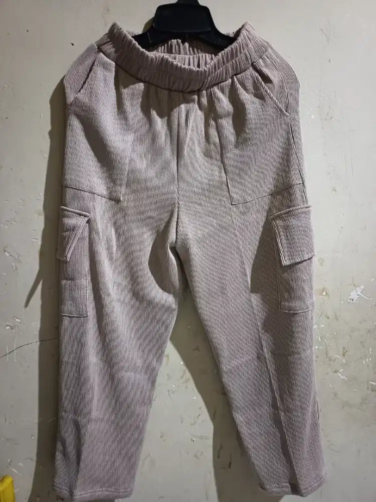 PRELOVED CELANA WANITA