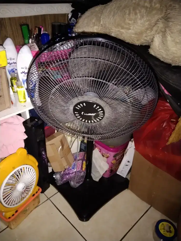 Kipas angin berdiri Cosmos