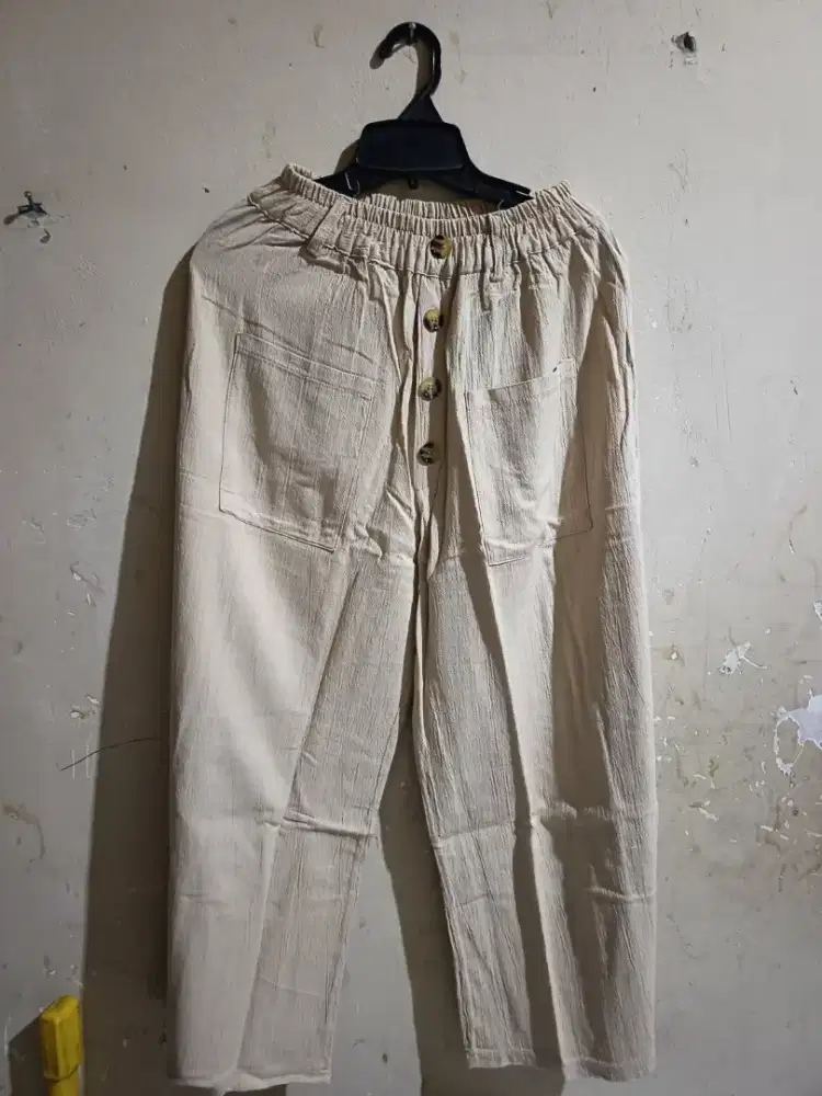 PRELOVED CELANA WANITA