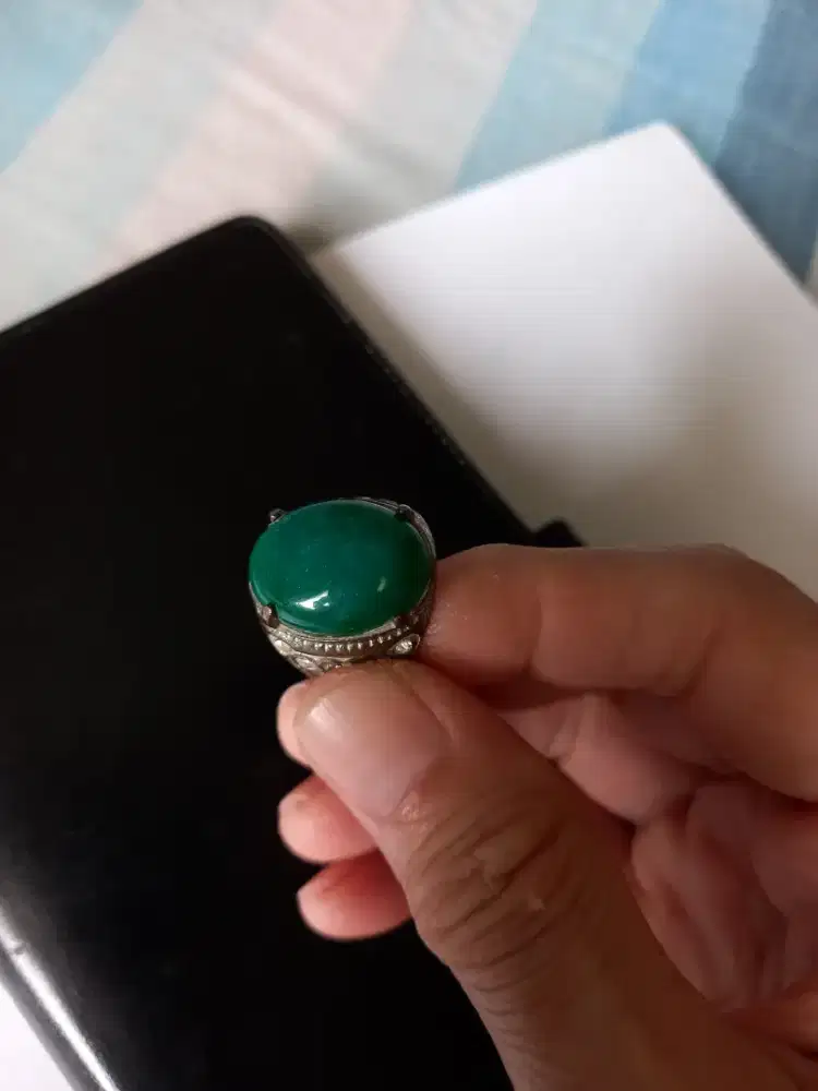 Batu giok hijau terang natural nephrite asli