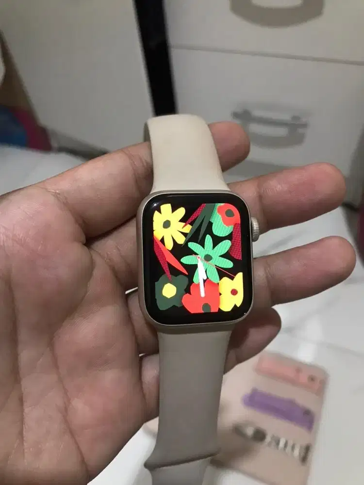 Iwatch SE2 ibox masih bagusss banget dibawah pasaran.