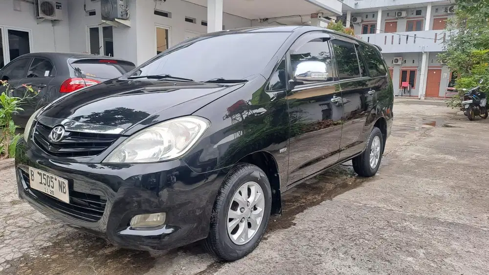 Toyota kijang INOVA Euro G luxury capatain seat matik hitam terawat
