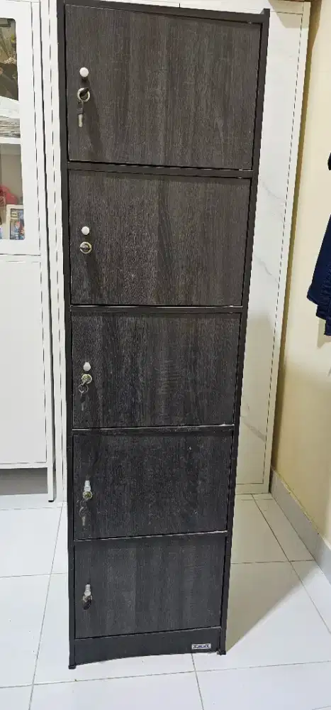 Lemari sudut 5 susun