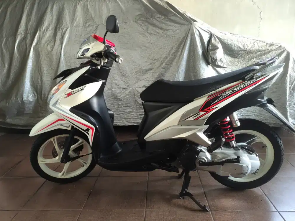 Yamaha Xeon Putih