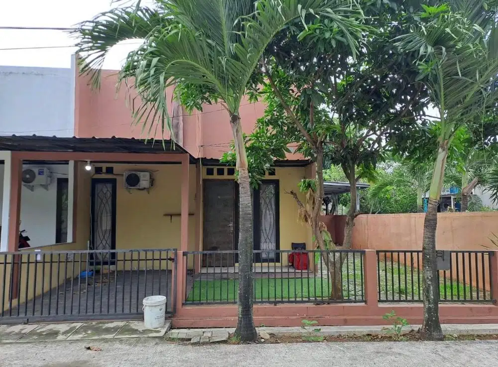 DISEWAKAN PER TAHUN!! Rumah posisi Hook di Witana Harja Pamulang