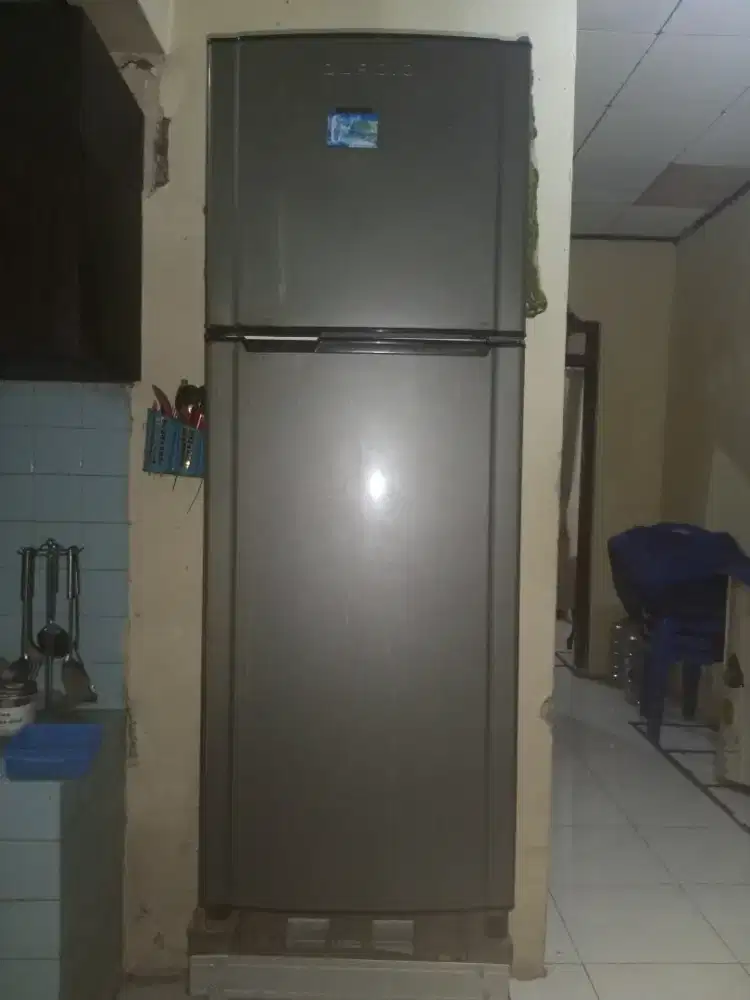 Kulkas toshiba 2 (dua) pintu