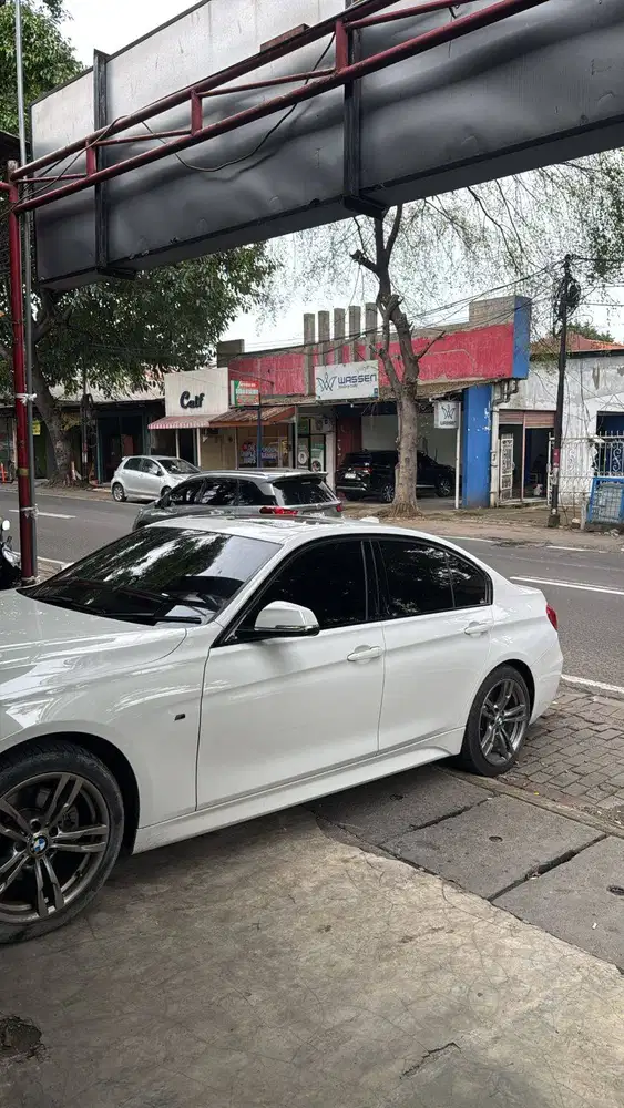 BMW 320i 2018 Like New