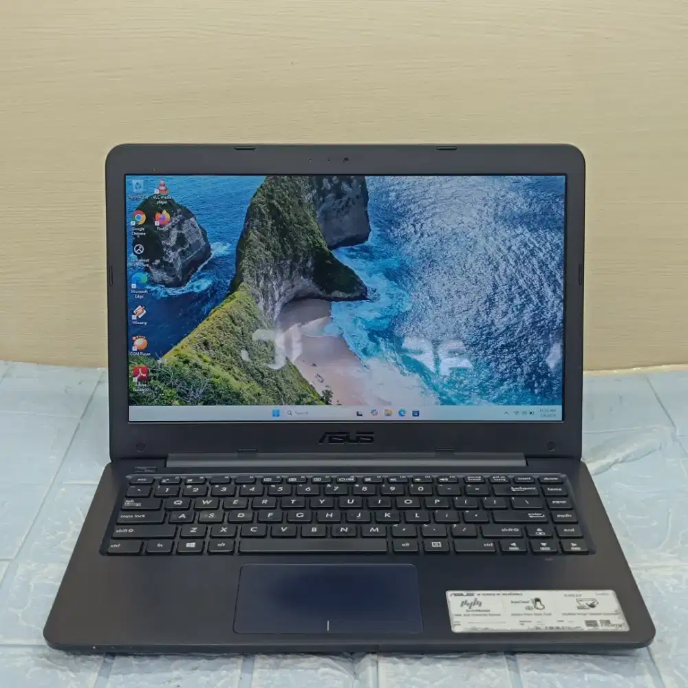 LAPTOP ASUS VIVOBOOK E402YA AMD E2-7015 RAM 4 GB SSD 512 GB