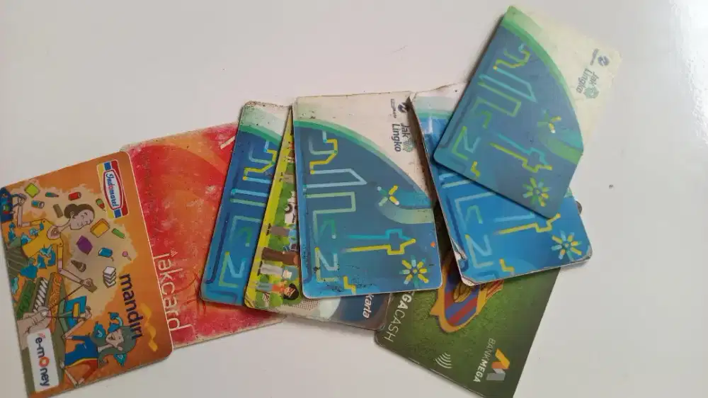 E-MONEY ISI KARTU BUS KERETA.