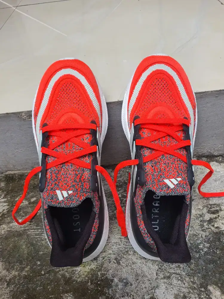 Adidas Ultraboost sepatu lari