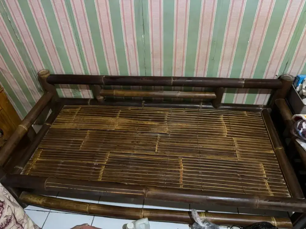 Bangku bambu bale bambu