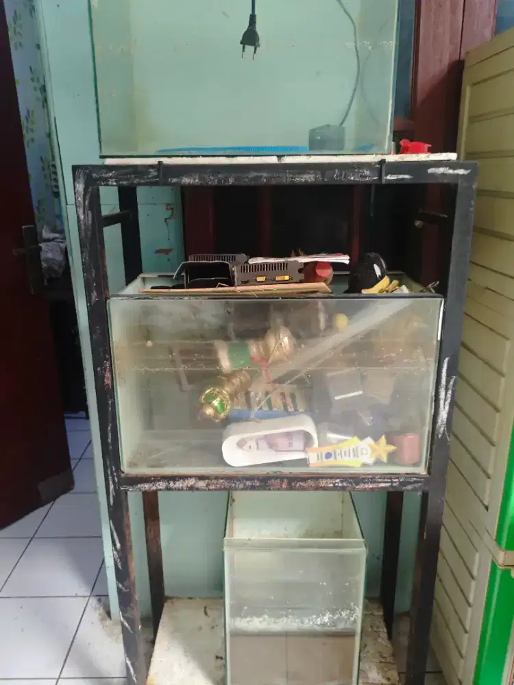 RAK AQUARIUM + 4 AQUARIUM