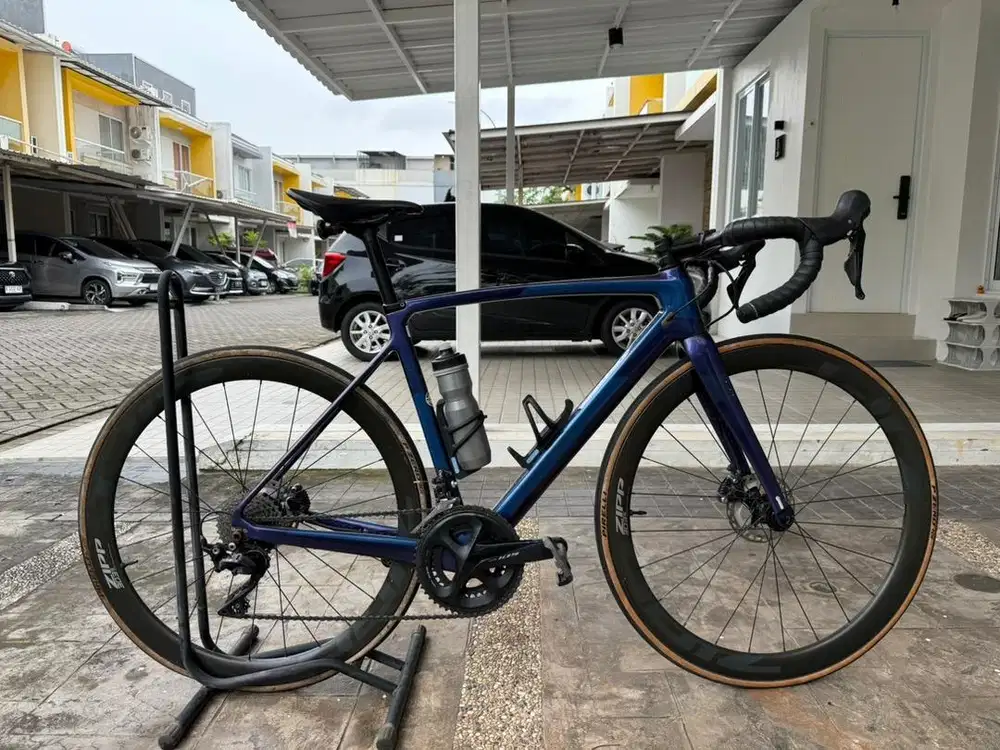 Polygon Strattos S7 Ukuran M tahun 2022