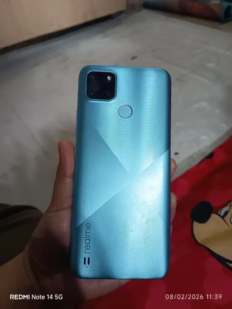 HP realme warna biru
