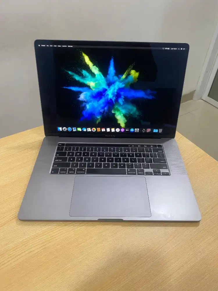 MacBook Pro (16) 2019 i7 • 16/512