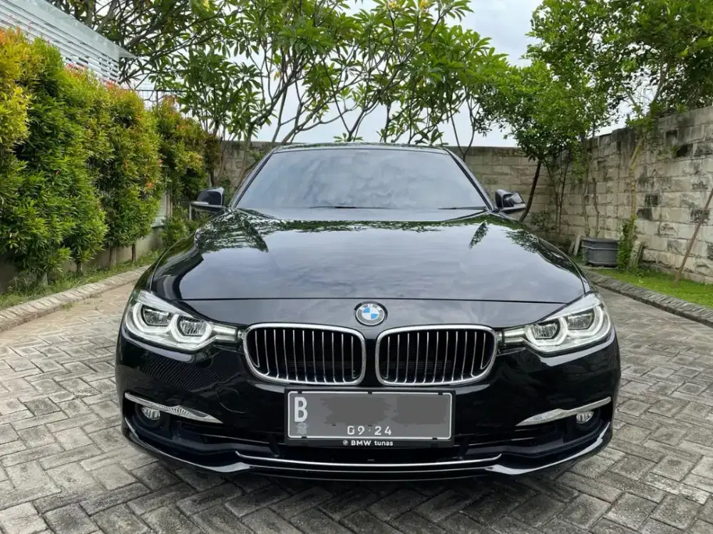 BMW F30 320i type Luxury