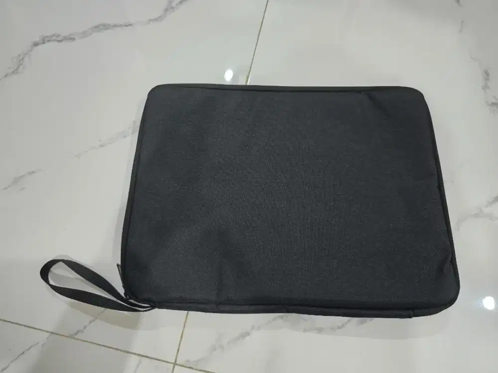 Sleeve Case untuk Laptop / Ipad ukuran 13 inch - warna Hitam
