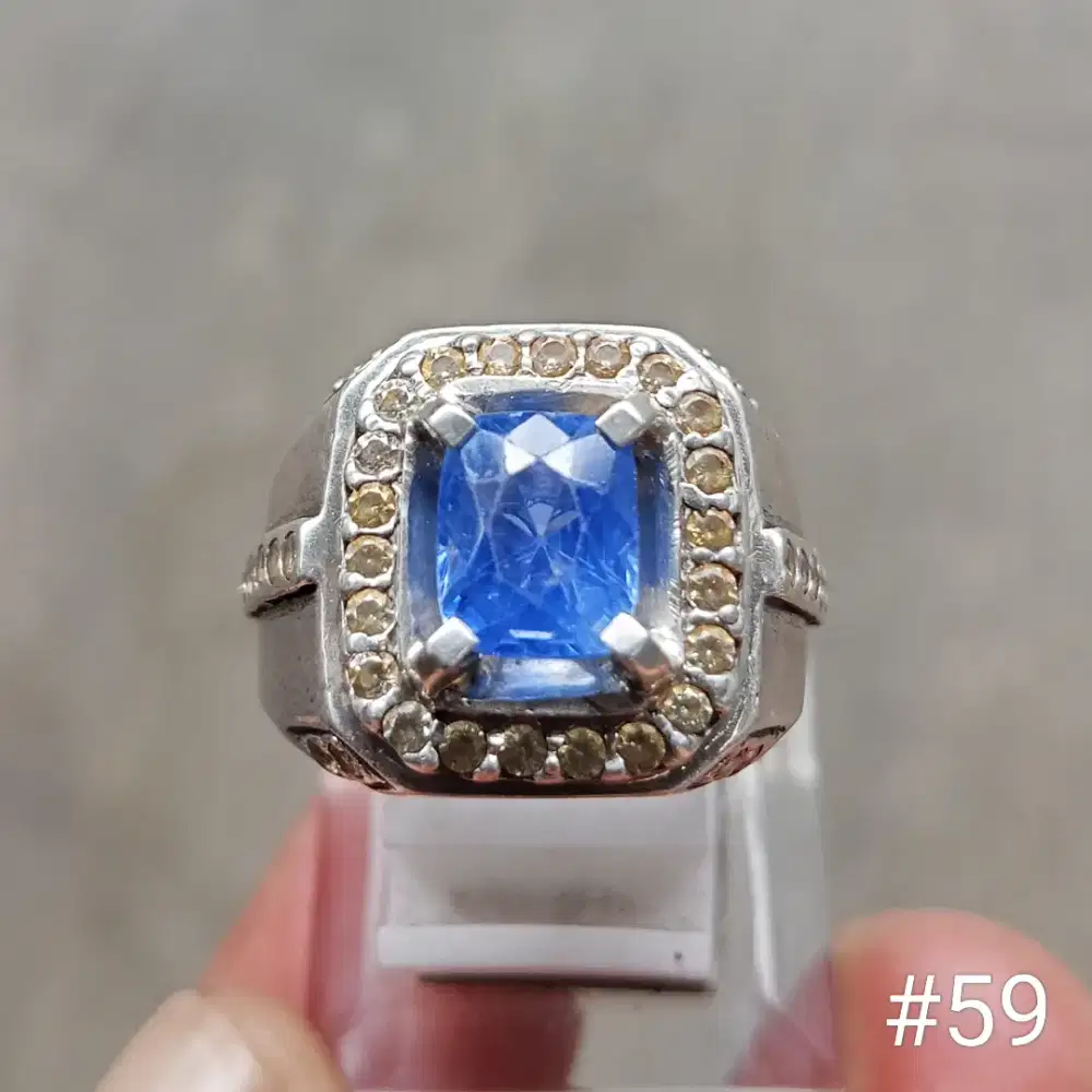 Batu permata natural blue sapphire Sri Lanka 3,52 ct. Id card WGL