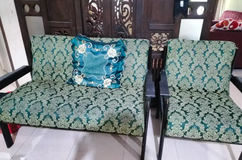 Jual satu set kursi tamu