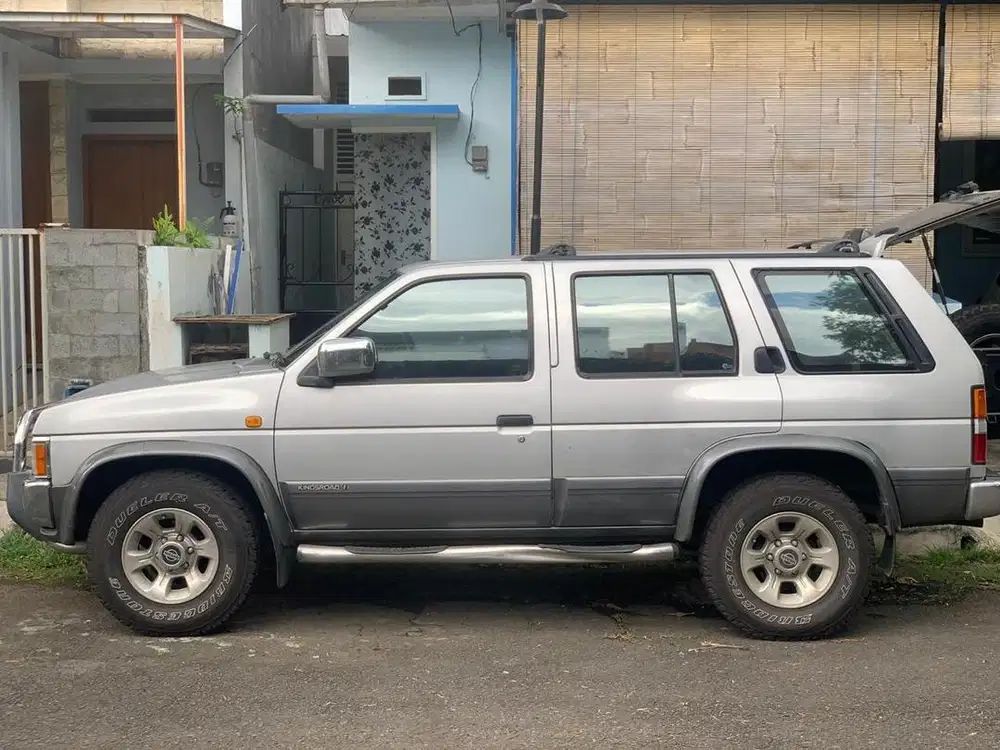 Nissan Terano Kingroad 2001