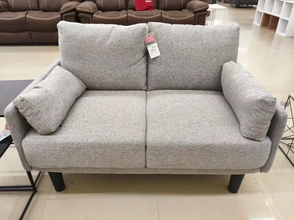 Timmo Sofa 2 Seater Grey – Sofa Minimalis Nyaman & Elegan