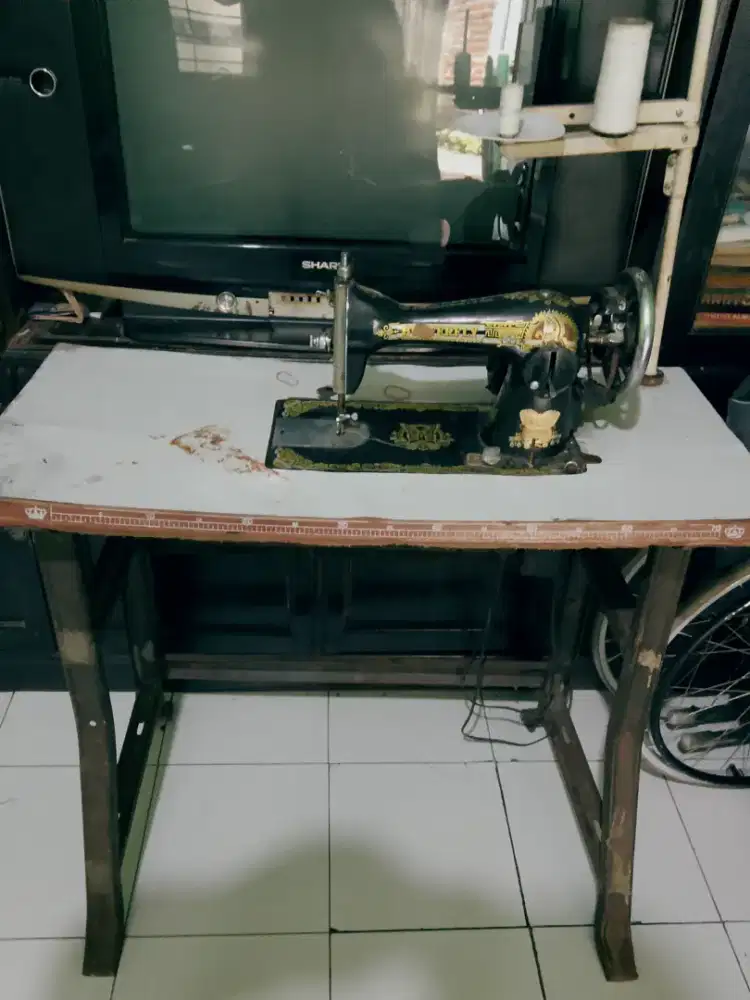 Mesin jahit antik modern