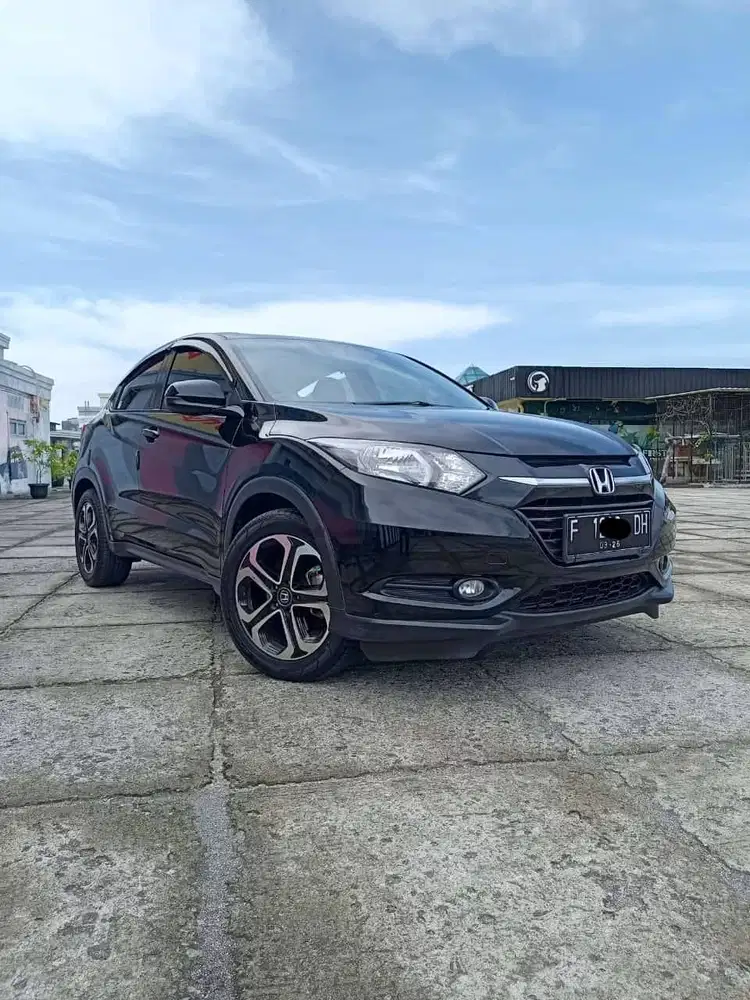 Honda HR-V 1.5L CVT Automatis  2016 – 40.000 km – Kondisi Sangat Baik
