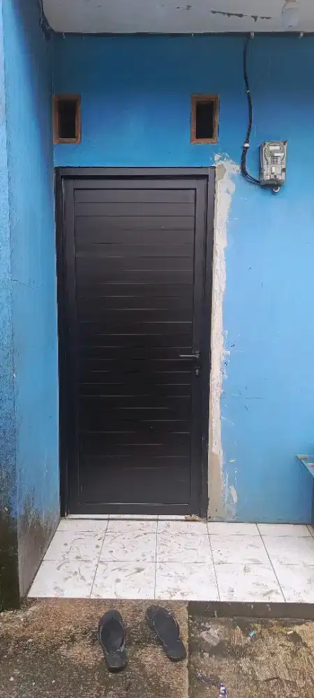 Kusen pintu kontrakan