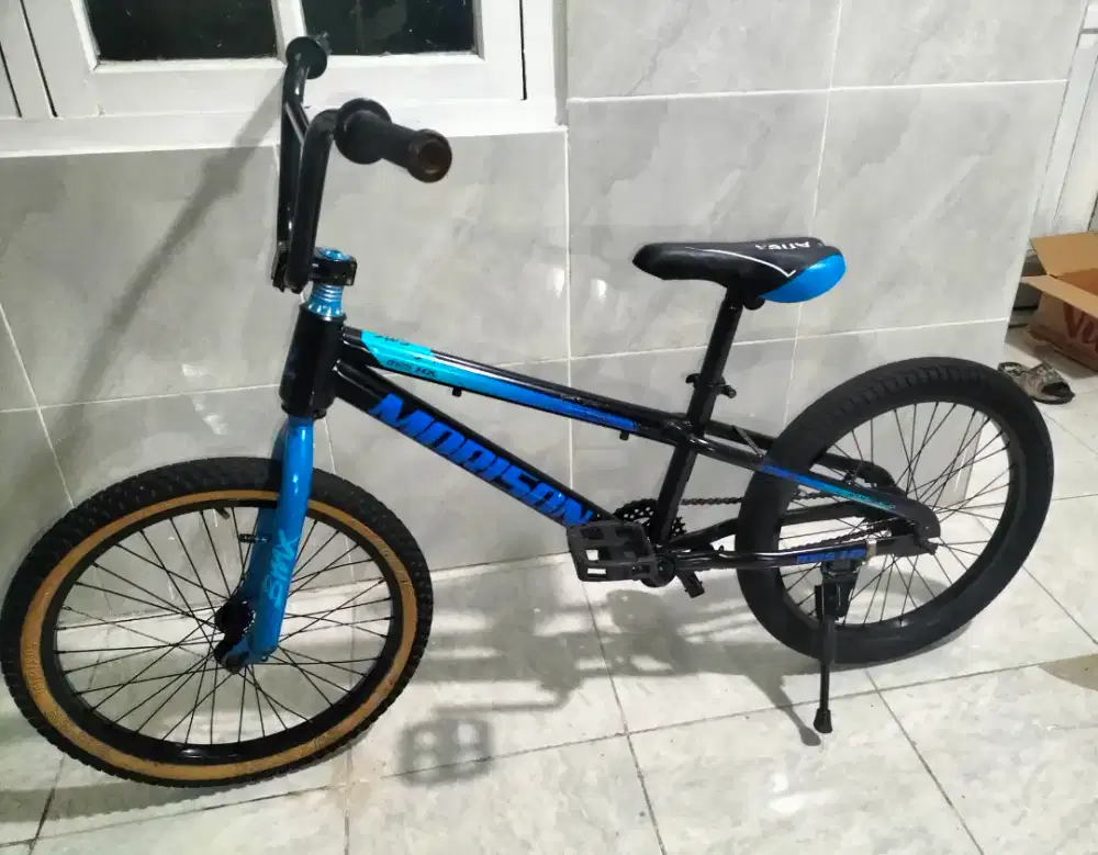 Sepeda BMX ukuran 20 rem tarpedo kondisi normal