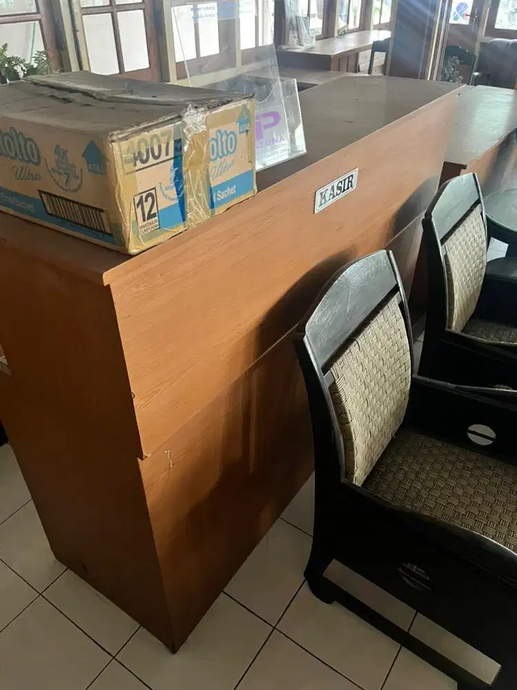 Meja Kasir atau Meja Resepsionis Minimalis